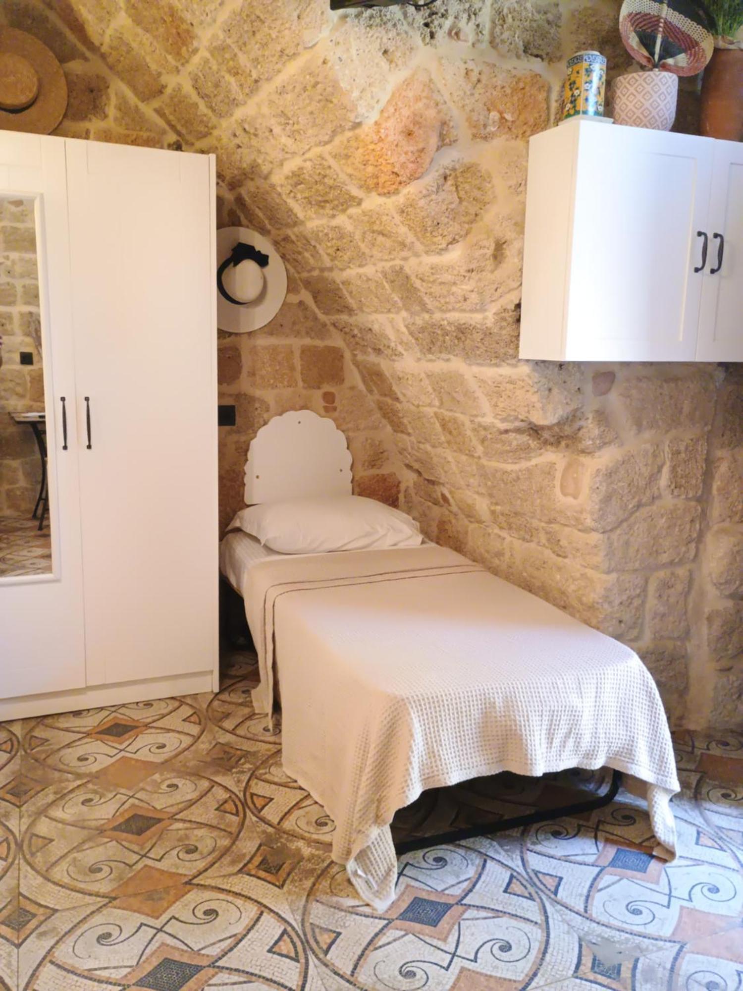 Stone Cave Suite Rhodes City Buitenkant foto